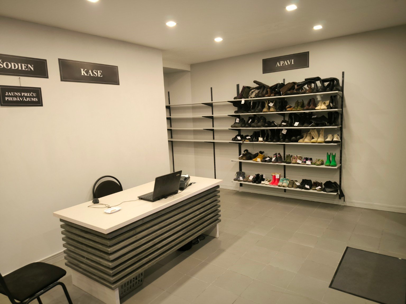 SECONDHANDS veikala interjers