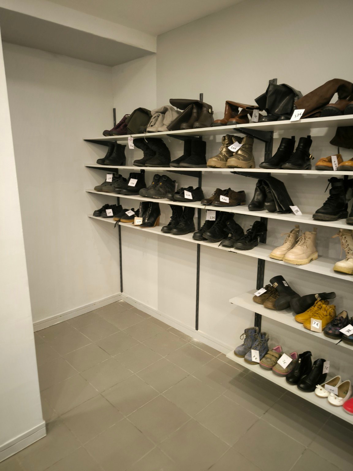 Second hand shoes in Riga